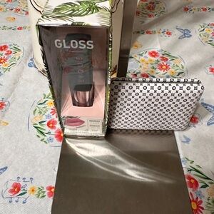 Gloss Liquid Lipstick and Patterned mirror case